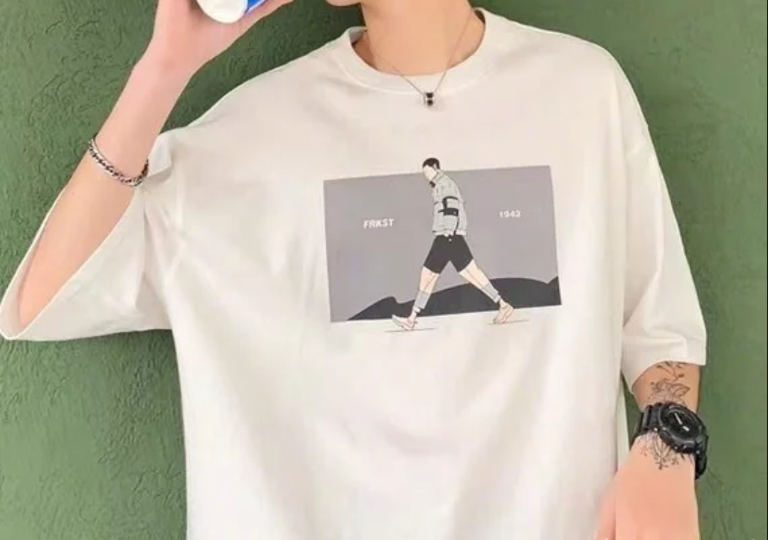 夏季00后男生流行的T恤搭配 1