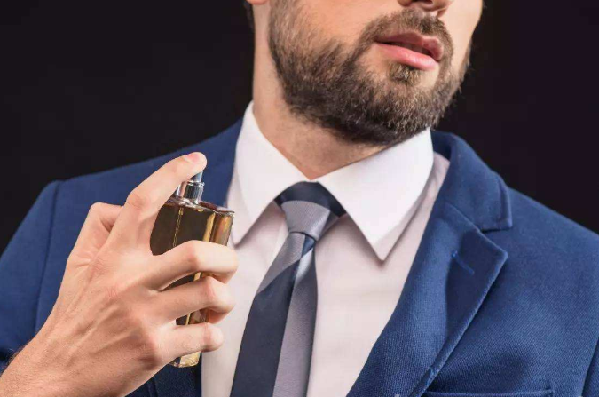 男士噴香水的方法 可以噴在哪些位置 3