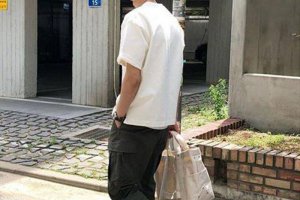 男生夏季街拍圖片 韓風穿搭很休閑