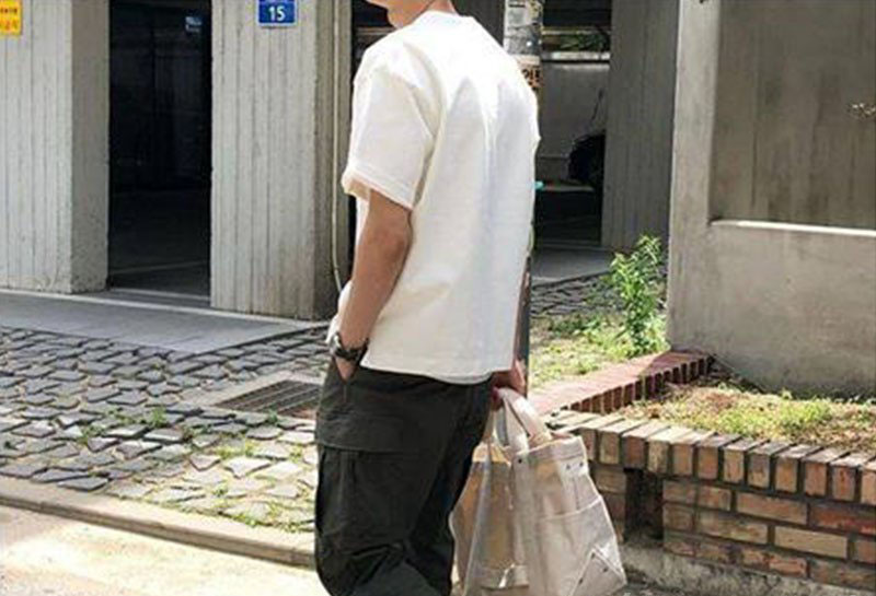 男生夏季街拍圖片 韓風穿搭很休閑 1