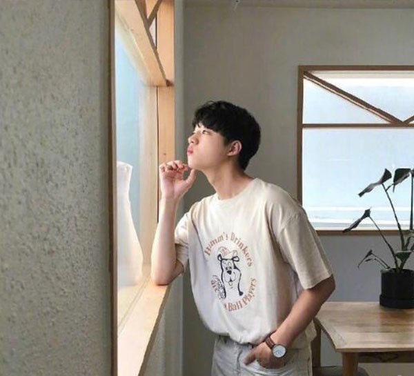 男生夏季街拍圖片 韓風穿搭很休閑 2