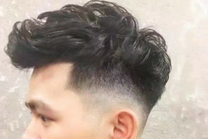 男生頭發(fā)硬適合什么發(fā)型 秋季硬漢的發(fā)型設(shè)計