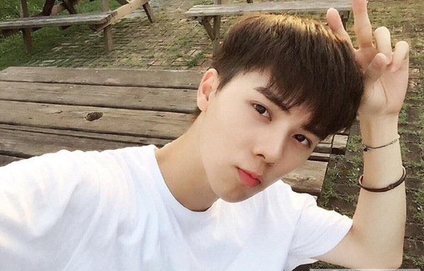 男生發型高中生 適合高中生的男生發型圖 29