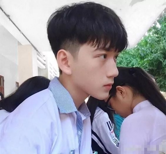 大學生男生短發發型圖片 增長顏值的功效 1