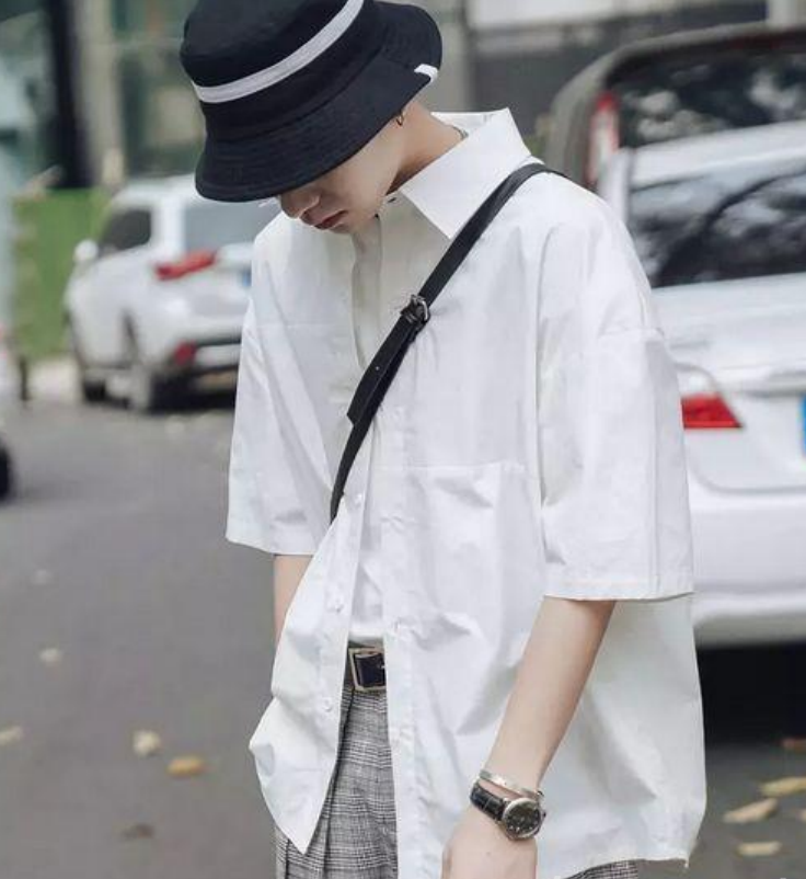 街拍女生最喜歡的男孩穿搭 4