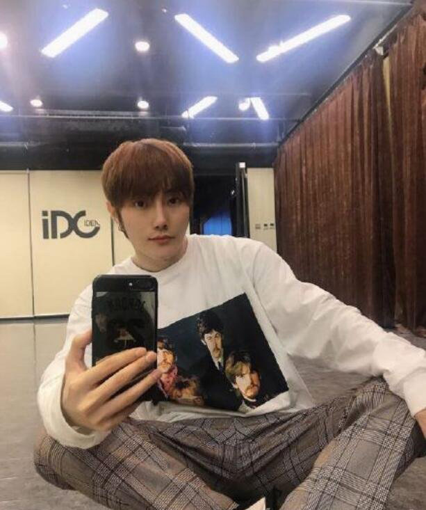秋季街拍潮男的衣褲搭配 3