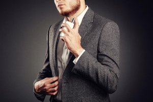 香水噴灑的最佳位置 男士噴灑香水的正確方法