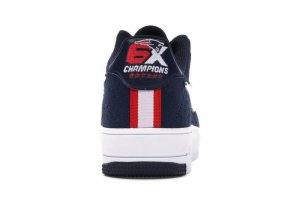  耐克特別的 Air Force 1 紀念款