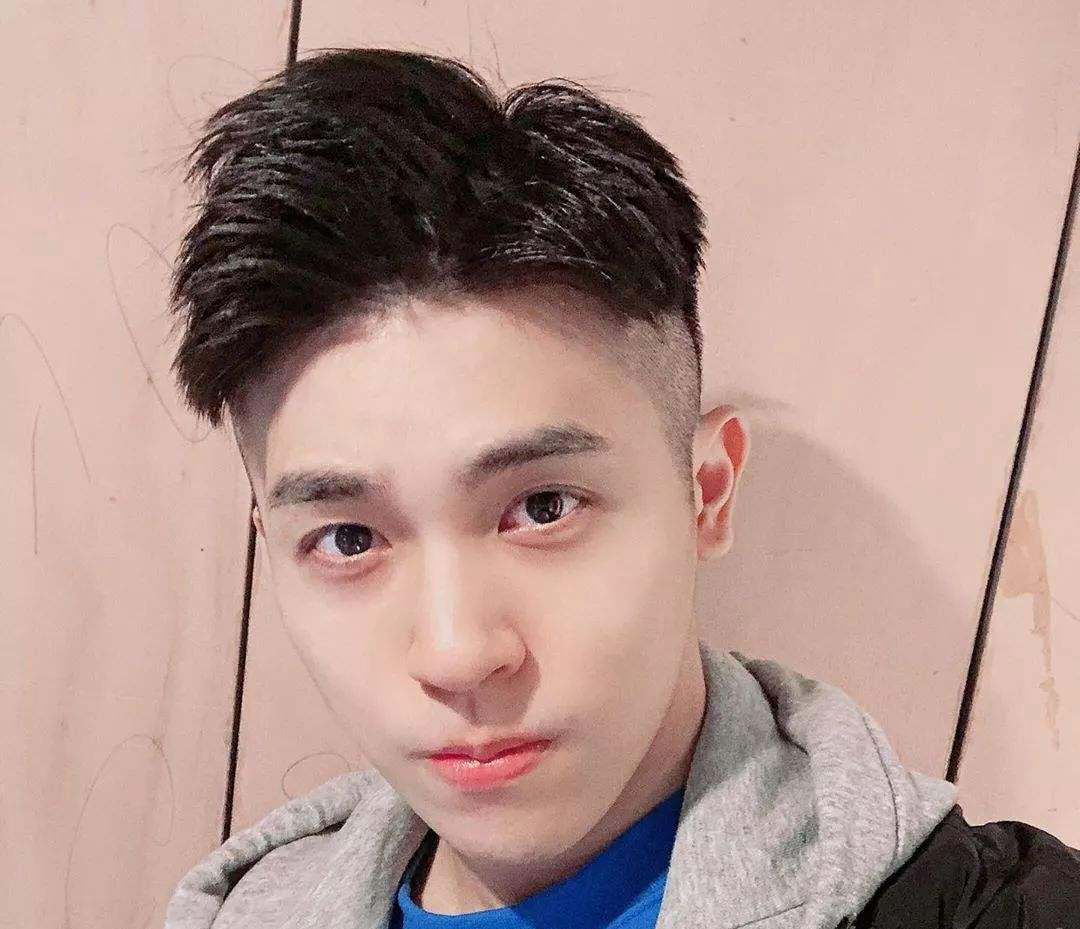 男生圓臉發型 露出半個額頭才夠MAN 4