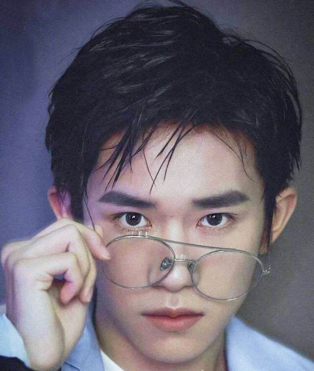 男生圓臉發型 露出半個額頭才夠MAN 3