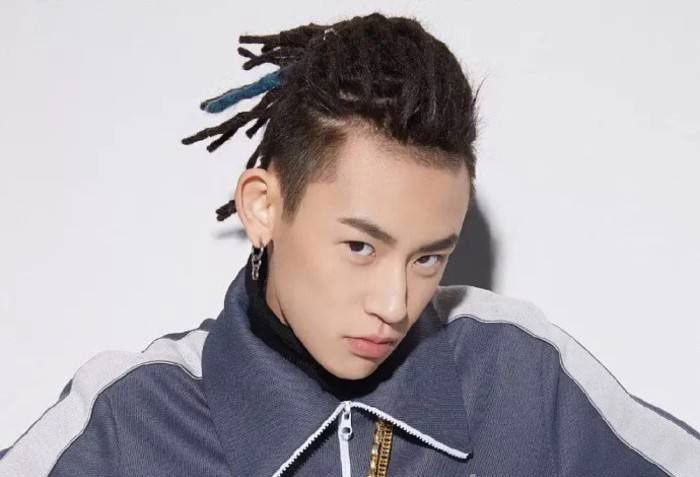 男生圓臉發型 露出半個額頭才夠MAN 2