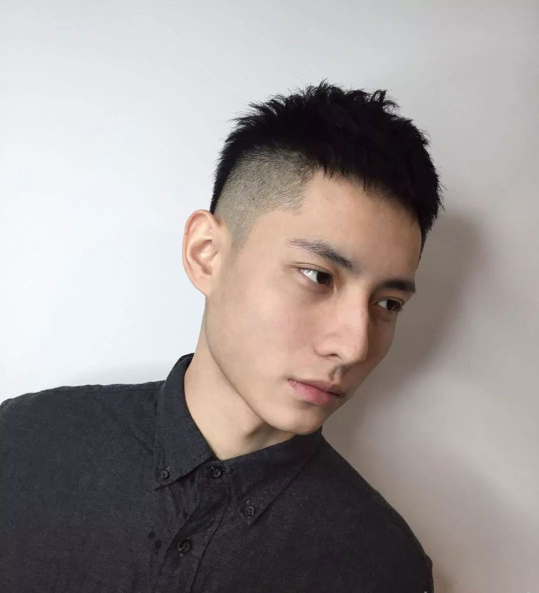 男生陽剛短發(fā)造型 陽光寸頭的發(fā)型 1
