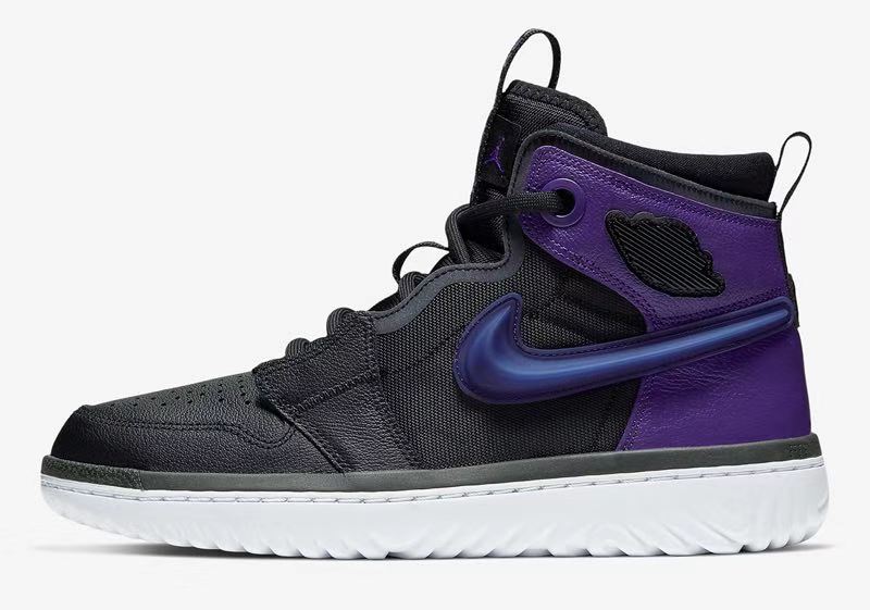 全新衍生鞋款 Air Jordan 1 React 黑色為主色調 2