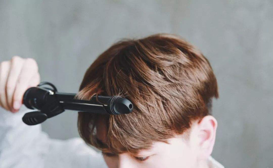 2019男生卷發發型推薦 好看的男生卷發發型 4