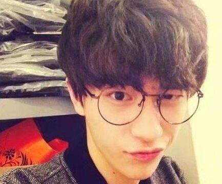 長臉男生適合什么發型 這樣更有男人味 3