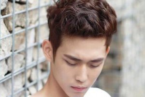 中國(guó)男生適合什么發(fā)型 干凈整潔帥氣短發(fā)