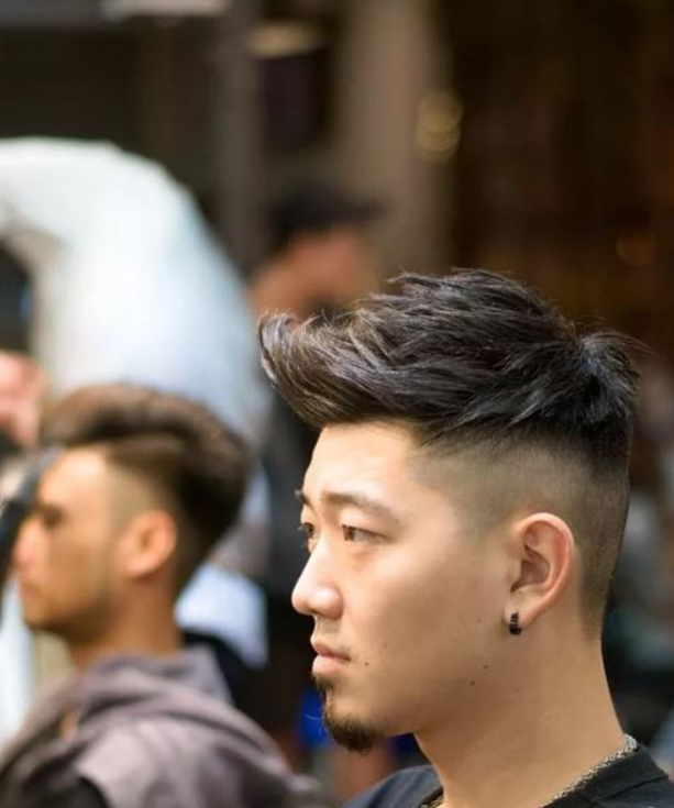 圓臉男生適合的發型 棱角分明更帥氣 4