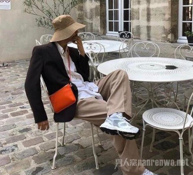 男生夏季小腰包搭配技巧 1