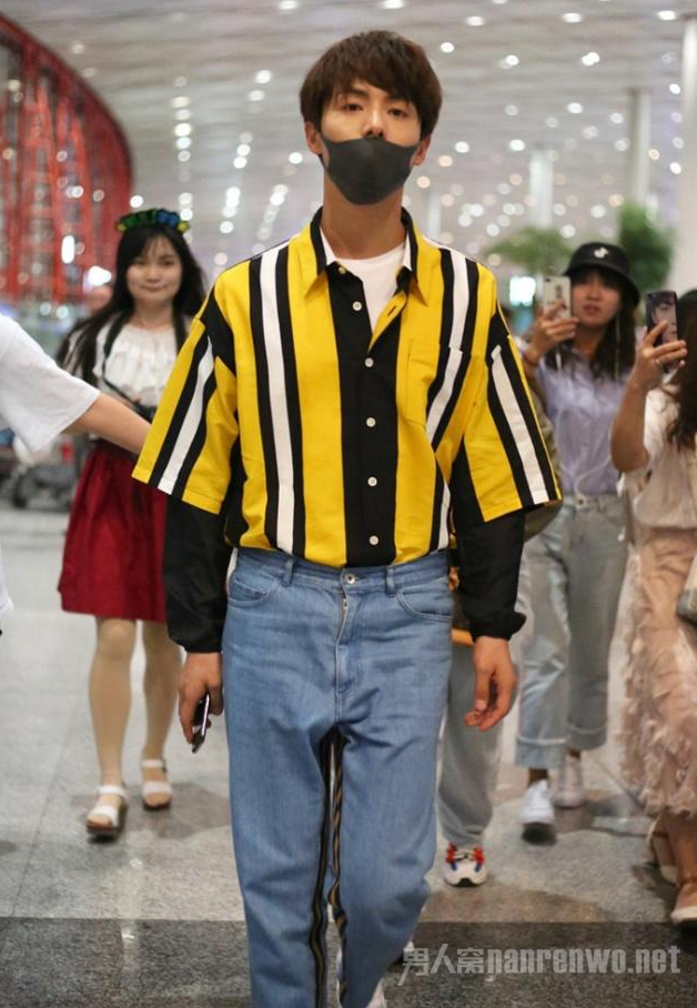 馬天宇街拍 顯得整個(gè)人又瘦又高 2