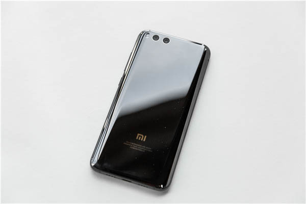 小米8怎么設(shè)置屏幕常亮?xí)r間 1
