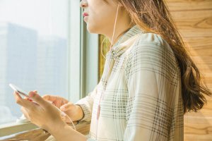 oppor17第一次充電要充多久 能用多久？