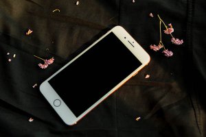 手機電池用完了充不進去電的原因