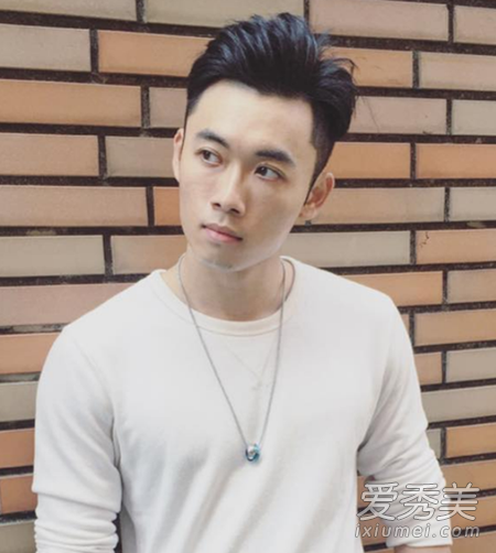 男士發質硬和密適合什么發型 可以試試燙發 12
