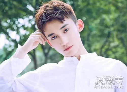 男士發質硬和密適合什么發型 可以試試燙發 6