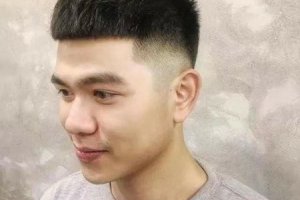 男士發質硬和密適合什么發型 可以試試燙發