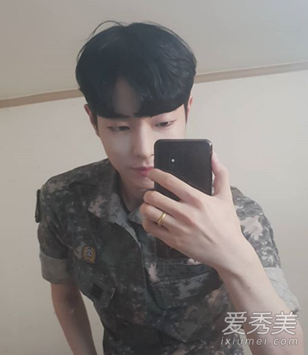 男士發質硬和密適合什么發型 可以試試燙發 13