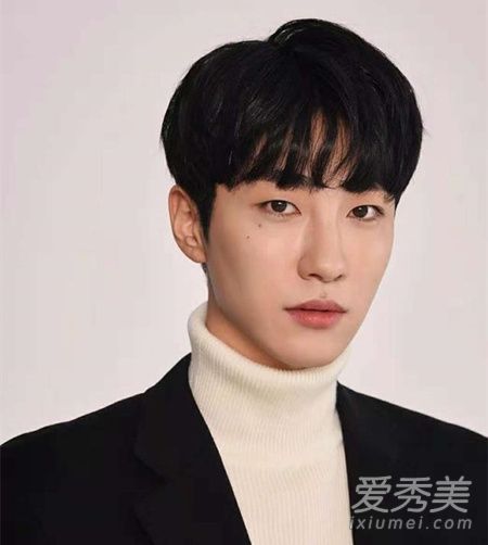 男生鍋蓋頭超帥發型怎么剪 銜接的比較自然 1
