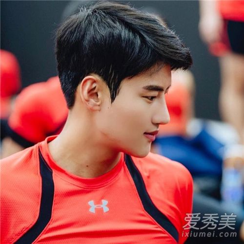 好看的男生短頭發發型 網紅發型值得嘗試一下 9