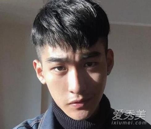 男士適合剪什么發型30歲 適合18-30歲的男生發型 3
