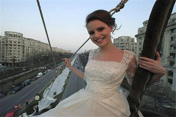 世界上最長的婚紗是什么 給人一種很大氣的感覺 4