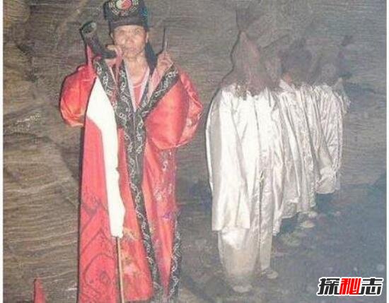 印度神秘的黑魔法存在嗎 死尸自己走到墳?zāi)?4