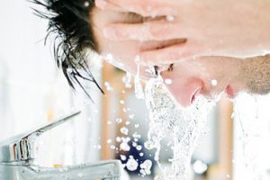 男人敏感肌膚用什么護膚品 敏感肌膚的最好護膚選擇