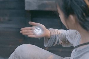《斛珠夫人》為什么緹蘭有龍尾神印記