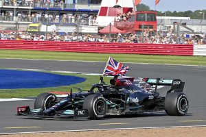 F1賽車手漢密爾頓最新消息 曝年薪幾十萬真假