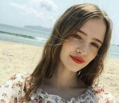 女生不拒絕你的摟摟抱抱 衡量女生是否喜歡你 3