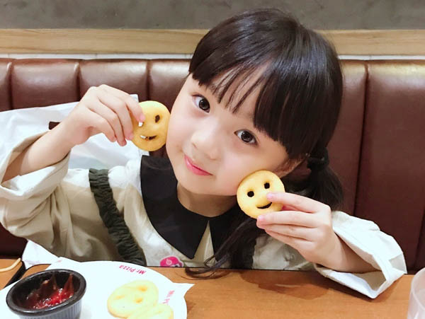 小山竹紀美伊父母干什么的 曝也是位小白富美 1