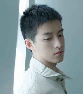 男生頭發(fā)硬適合什么發(fā)型 這些發(fā)型十分帥氣 9