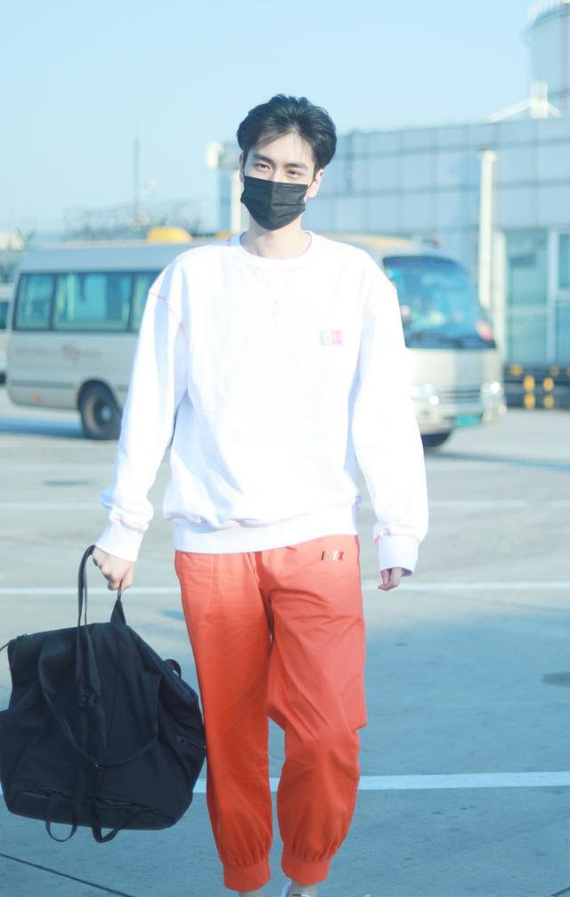 瘦高個子男生穿衣搭配 怎么穿才能更加的帥氣 2