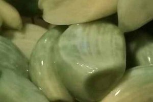 臘八蒜不綠能吃嗎 臘八蒜不綠還能補(bǔ)救嗎