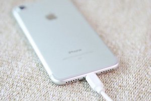 手機進水了放進大米里的辦法
