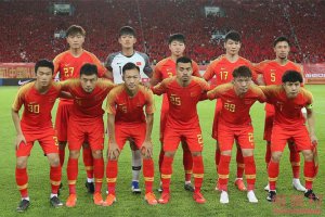 中國足球球員年薪1000萬降至60萬 考驗太太團的時候了
