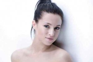 發現丈夫與女鄰居有染 毀掉了兩個家庭