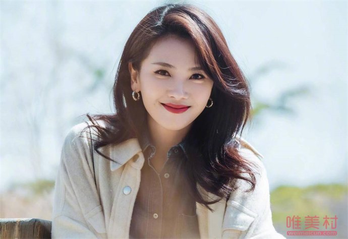 劉濤曹可凡親密行為引熱議 網(wǎng)友表示接受不了 1