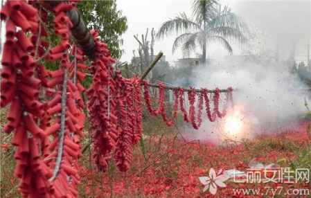 過年放煙花的寓意 為什么過年要放鞭炮? 2
