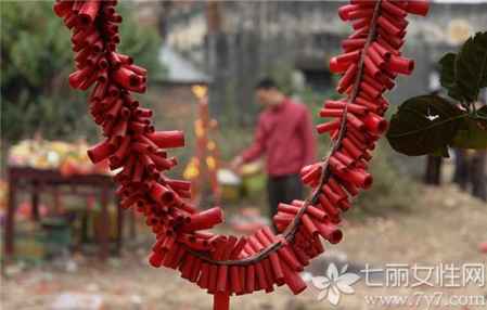 過年放煙花的寓意 為什么過年要放鞭炮? 1