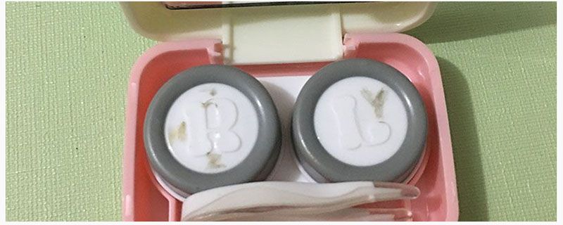 新手怎么摘取隱形眼鏡 用吸棒取隱形眼鏡方法 1